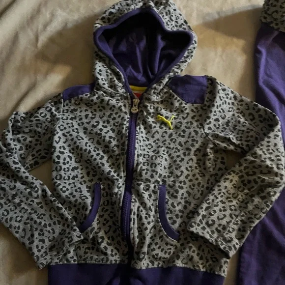 Girls Puma Purple and Gray Cheetah Print Size 5 - Picture 3 of 6